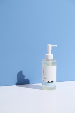 Round Lab 1025 Dokdo Cleansing Oil 200 мл — гидрофильное масло с морской водой