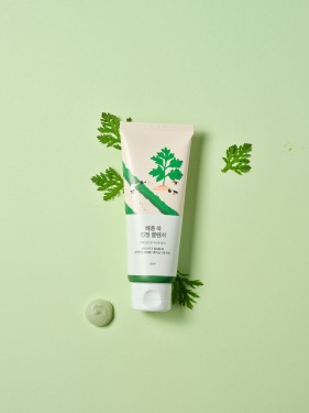 Round Lab Mugwort Calming Cleanser 150 мл — Успокаивающая очищающая пенка с морской полынью