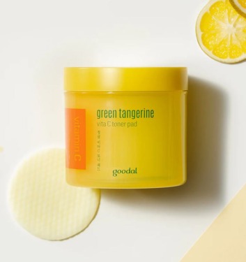 Goodal Green tangerine vita C toner pad 70 шт — Відлущуючі тонер-диски з екстрактом зеленого мандарину та ніацинамідом