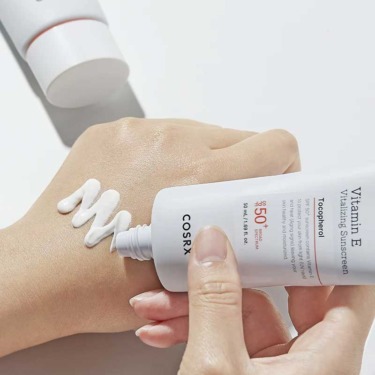 COSRX Vitamin E Vitalizing Sunscreen 50 мл — Сонцезахисний крем з вітамином Е SPF50+