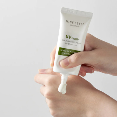 NINE LESS Essentials UV Shield Soothing Sun Cream SPF 50+ PA++++ 50 мл — Солнцезащитный крем с центеллой