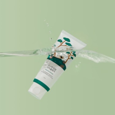 Round Lab Pine Calming Cica Cleanser 150 мл — Пенка для умывания с экстрактом иголок сосны