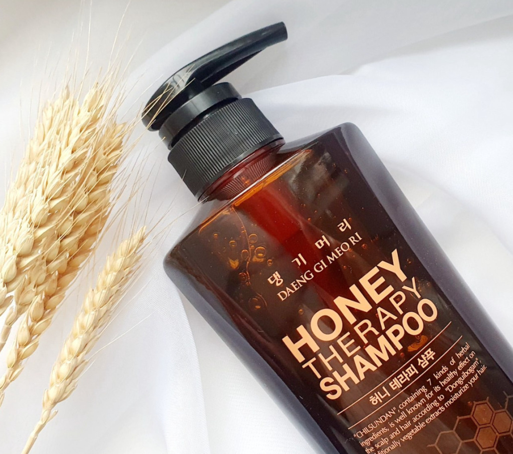 Daeng Gi Meo Ri Professional Honey Therapy Shampoo 500 мл — Шампунь для оновлення та відновлення волосся “Медова Терапія”