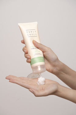 Curly Shyll Moisture Calming Treatment for Daily Care 250 мл — Зволожуюча маска-кондиціонер для пошкодженого волосся