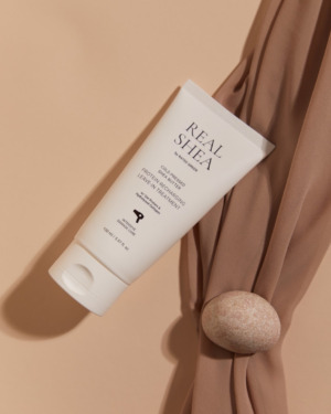 Rated Green Real Shea Protein Recharging Leave-In Treatment 150 мл — Відновлюючий термозахисний крем з невагомим пудровим ароматом