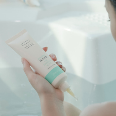 Curly Shyll Refreshing Scaler for Sensitive Scalp 120 мл — Очищуючий пілінг для чутливої шкіри голови