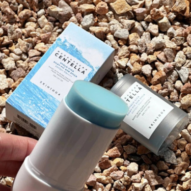 Солнцезащитный стик SKIN1004 Hyalu-Cica Silky-Fit Sun Stick SPF50+
