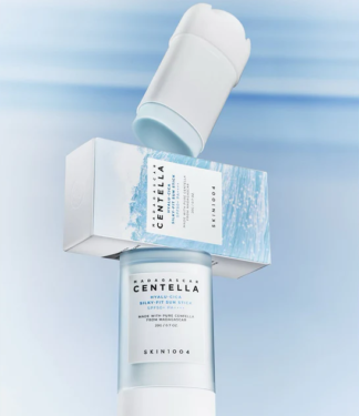 SKIN1004 Hyalu-Cica Silky-Fit Sun Stick SPF50+ PA++++ 20 г — Сонцезахисний стік з гіалуроновою кислотою та центеллою SPF50+