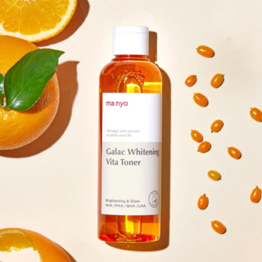 Manyo Galac Whitening Vita Toner 210 мл — Осветляющий тонер для тусклой кожи