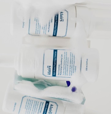Dear Rich Moist Foaming Cleanser 100 мл — Мягкая пенка для умывания