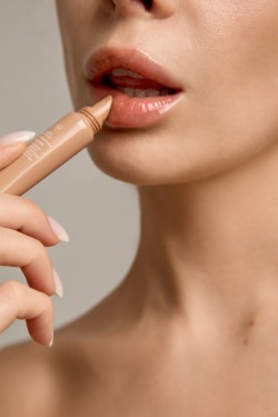 Lipss Lipper Latte 8 мл — Блеск для губ с ароматом латте Lipss Lipper Latte 8 мл — Блеск для губ с ароматом латте