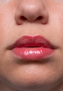 Transparent Lab Lipgloss Cherry 15 мл — Бальзам для губ з яскравим вишнево-червоним та малиновим ароматом