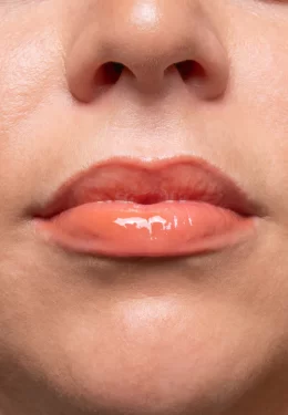 Transparent Lab Lipgloss Terracotta 15 мл — Бальзам для губ з природним відтінком та солодким ароматом печива