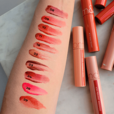 Rom&nd Juicy Lasting Tint 10 Nudy Peanut — Стійкий глянцевий тінт для губ в нюдово-арахісовому відтінку