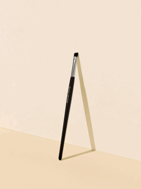 Studio17 Eyebrow Brush 352 — Скошенная кисточка для макияжа бровей
