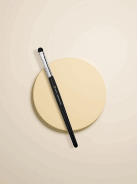 Studio17 Small Smudge Brush 321 — Маленькая кисточка для прорисовки теней